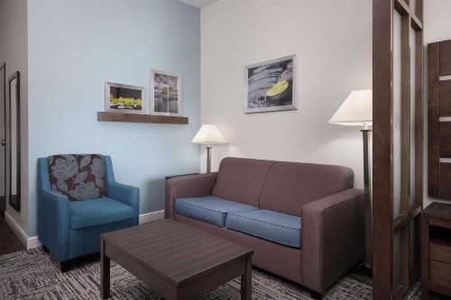 Best Western Plus College Station Inn & Suites - image 9