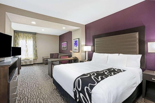 La Quinta by Wyndham College Station South - image 10
