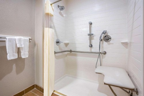 La Quinta by Wyndham College Station South - image 15