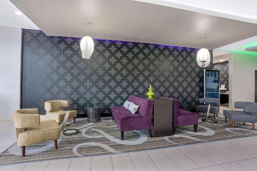 La Quinta by Wyndham College Station South - image 25