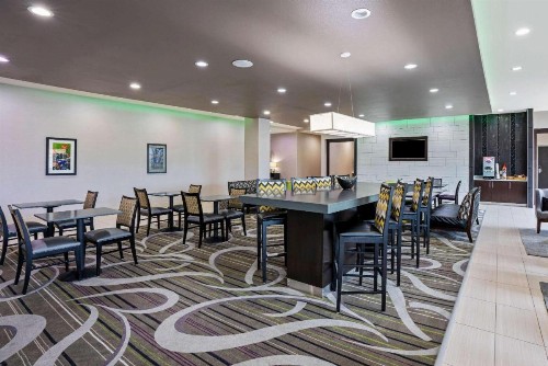 La Quinta by Wyndham College Station South - image 3