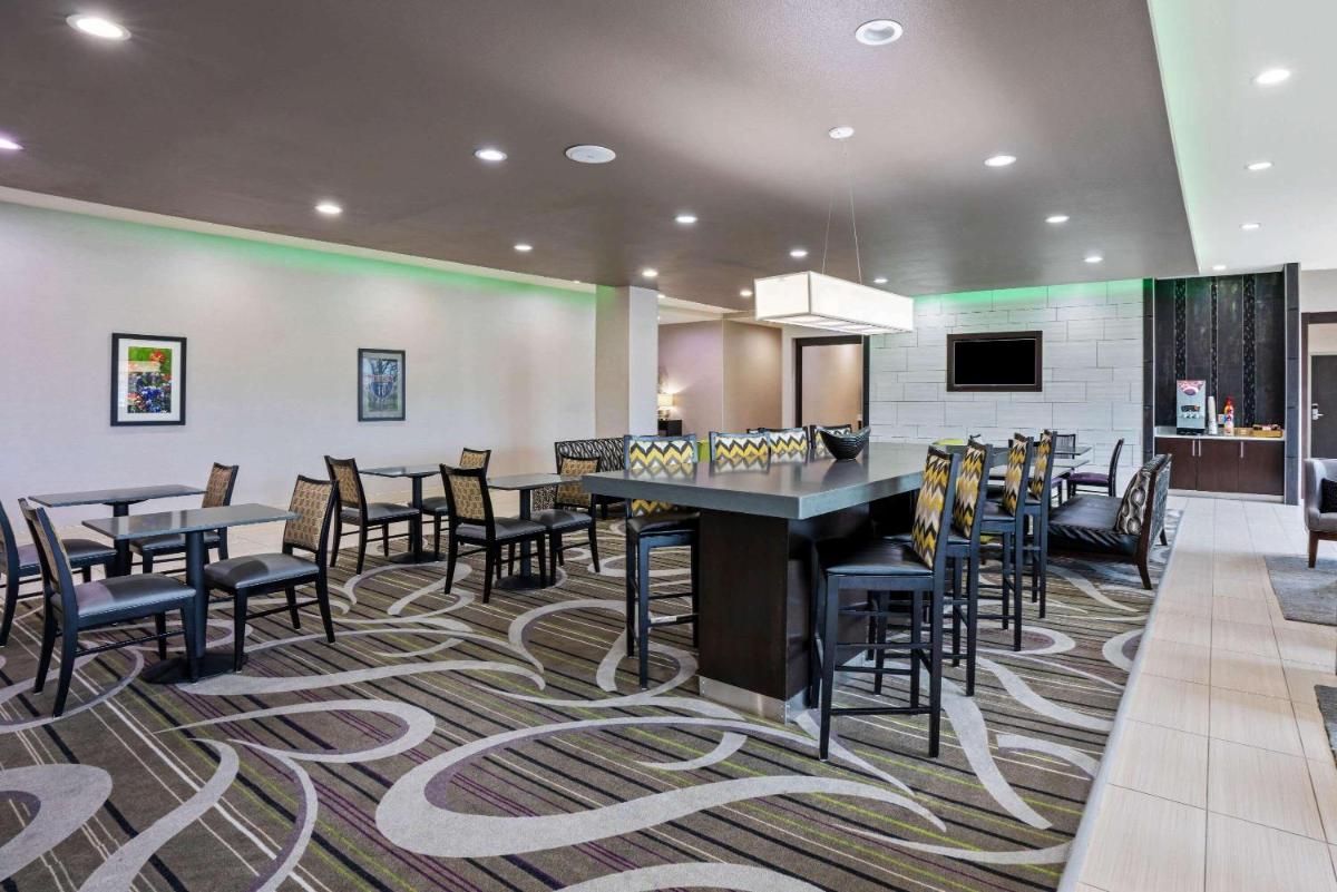 La Quinta by Wyndham College Station South - image 3