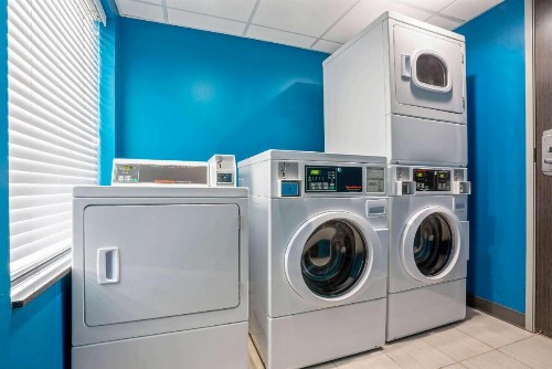 La Quinta by Wyndham College Station South - image 6
