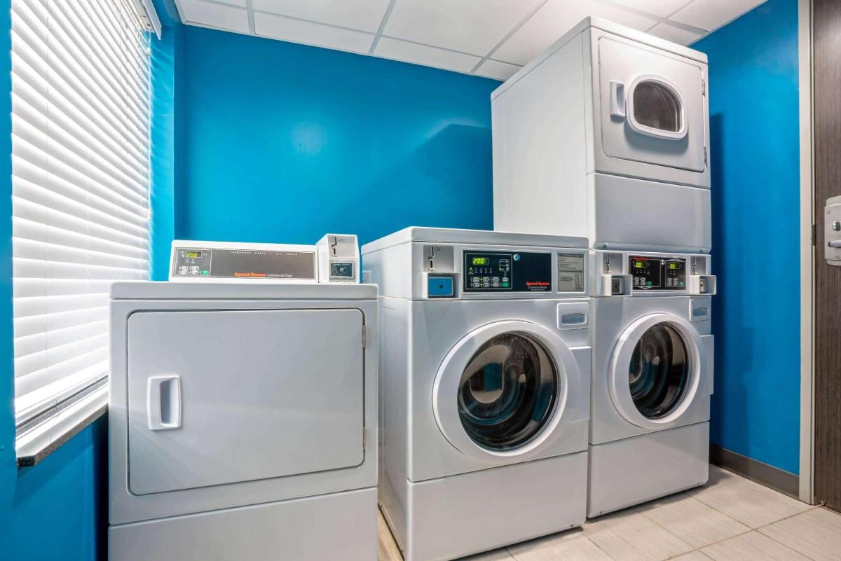 La Quinta by Wyndham College Station South - image 6