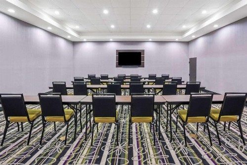 La Quinta by Wyndham College Station South - image 7