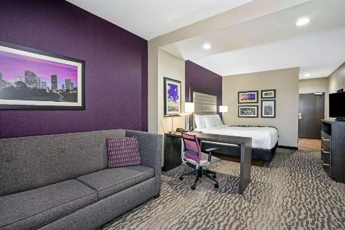 La Quinta by Wyndham College Station South - image 8