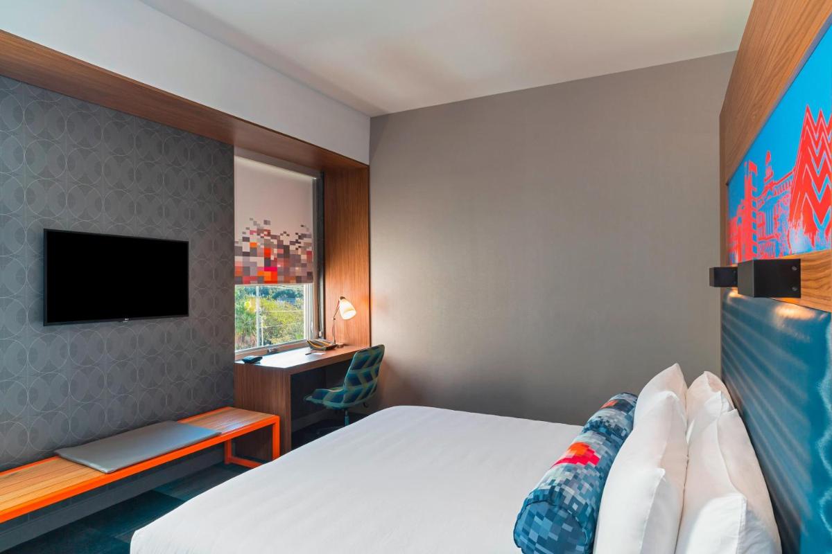 Aloft College Station - image 6