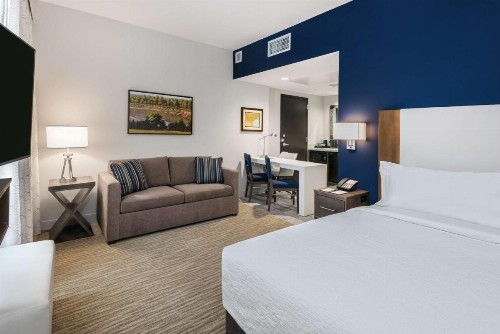 Embassy Suites By Hilton College Station - image 22