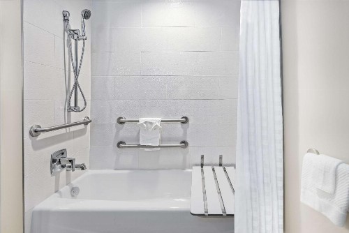 Embassy Suites By Hilton College Station - image 23