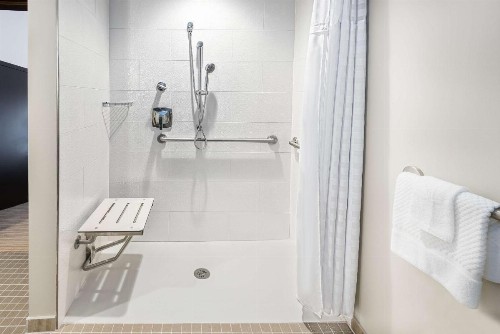 Embassy Suites By Hilton College Station - image 24