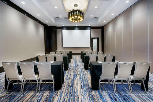 Embassy Suites By Hilton College Station - image 26
