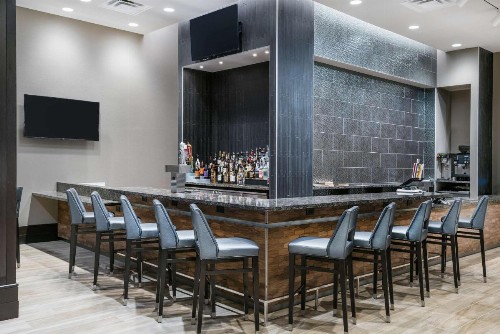 Embassy Suites By Hilton College Station - image 31