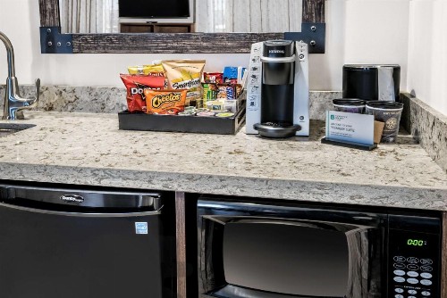 Embassy Suites By Hilton College Station - image 33