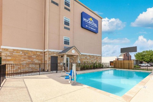Microtel Inn & Suites by Wyndham College Station - image 9