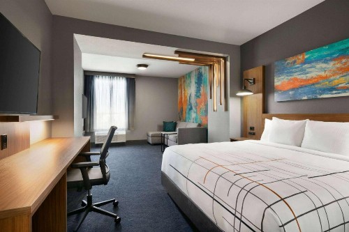 La Quinta Inn & Suites by Wyndham College Station North - image 14