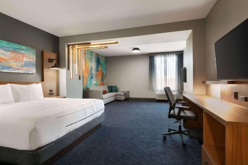 La Quinta Inn & Suites by Wyndham College Station North - image 18