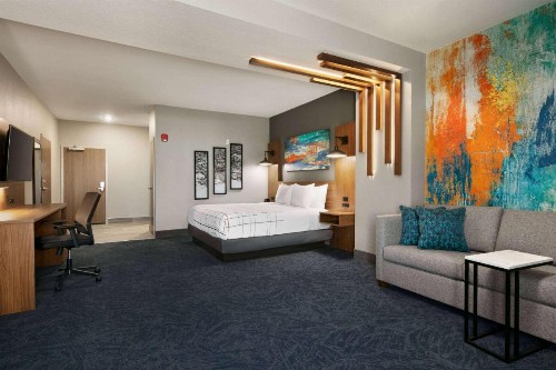 La Quinta Inn & Suites by Wyndham College Station North - image 20
