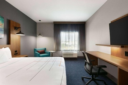 La Quinta Inn & Suites by Wyndham College Station North - image 21