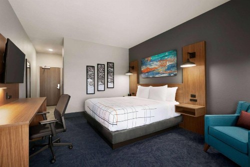 La Quinta Inn & Suites by Wyndham College Station North - image 22