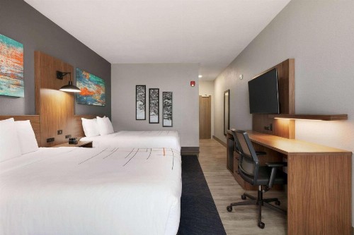 La Quinta Inn & Suites by Wyndham College Station North - image 26