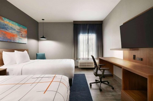 La Quinta Inn & Suites by Wyndham College Station North - image 27