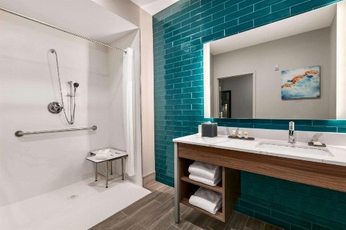 La Quinta Inn & Suites by Wyndham College Station North - image 29
