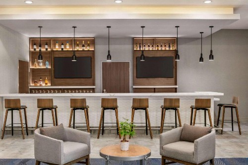 La Quinta Inn & Suites by Wyndham College Station North - image 33