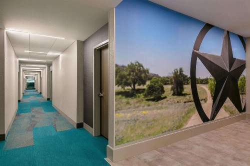 La Quinta Inn & Suites by Wyndham College Station North - image 37