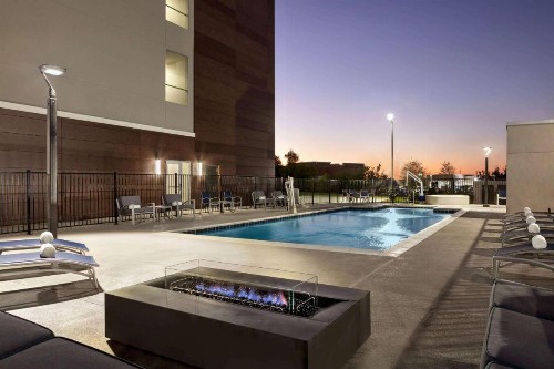 La Quinta Inn & Suites by Wyndham College Station North - image 39