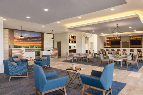 La Quinta Inn & Suites by Wyndham College Station North - image 5