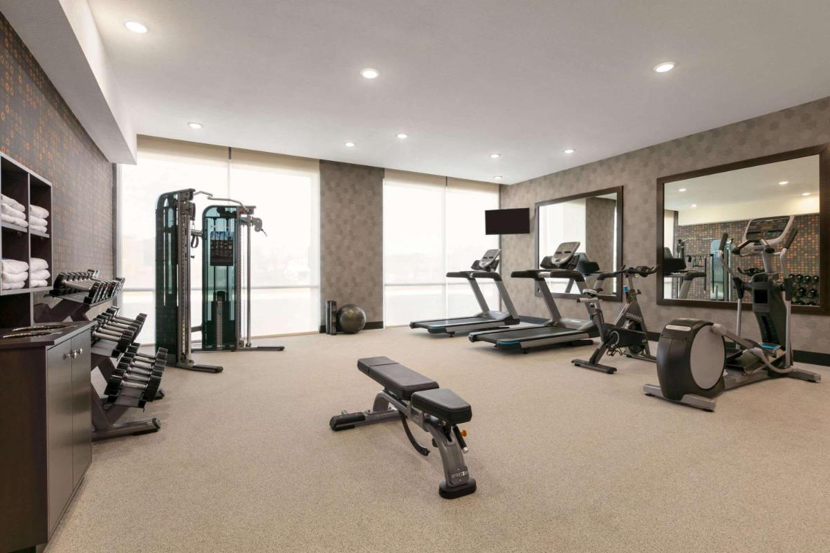 La Quinta Inn & Suites by Wyndham College Station North - image 7