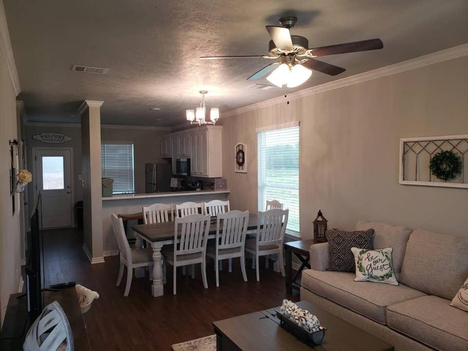 NEW 4/4 Farmhouse style house in College Station! - image 7