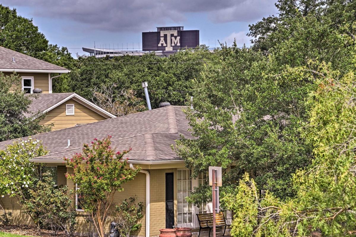 College Station Home - Walk to Texas AandM! - image 6