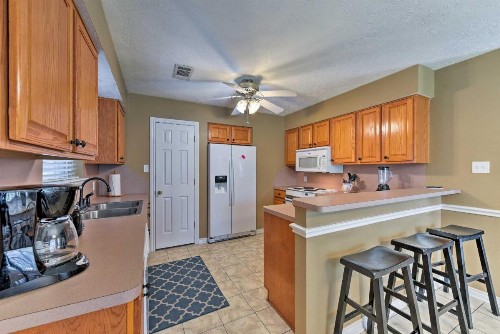 College Station Home with Yard - 5 Mins to AandM! - image 11