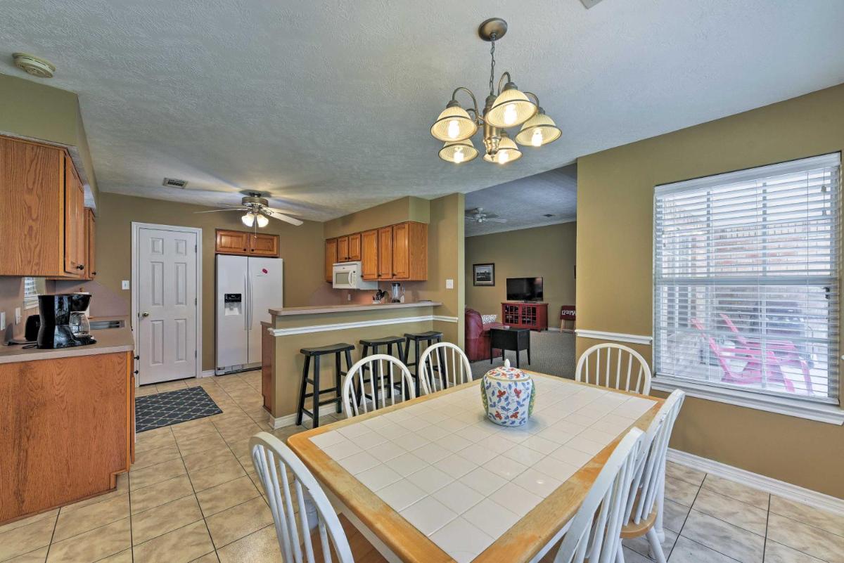 College Station Home with Yard - 5 Mins to AandM! - image 7