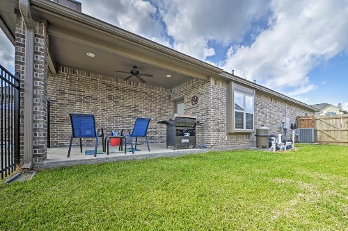 Luxurious College Station Home w/ Pool+Patio! - image 11