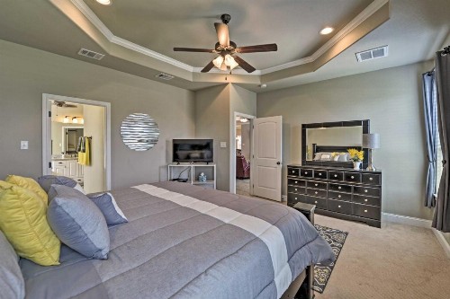 Luxurious College Station Home w/ Pool+Patio! - image 4