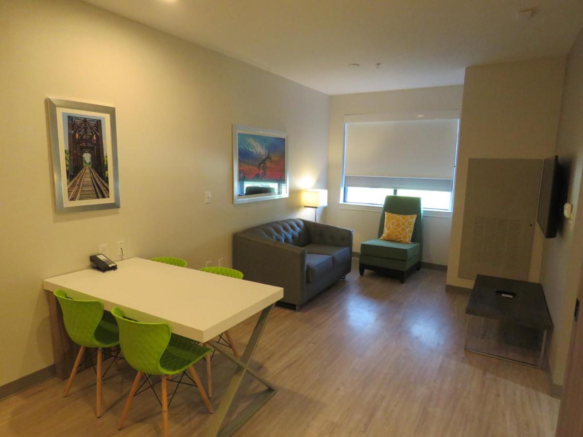 Wyndham Garden College Station - image 5