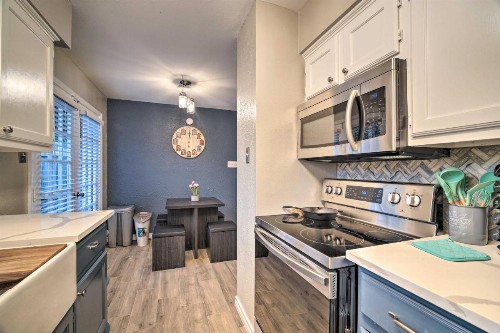 Charming Condo with Pool about 2 Mi to Texas A and M! - image 11