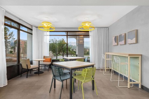 Wingate by Wyndham Colorado Springs - image 11