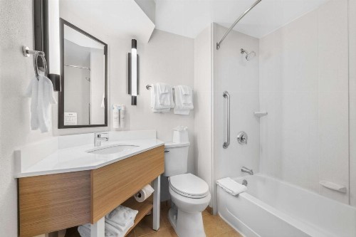 Wingate by Wyndham Colorado Springs - image 18
