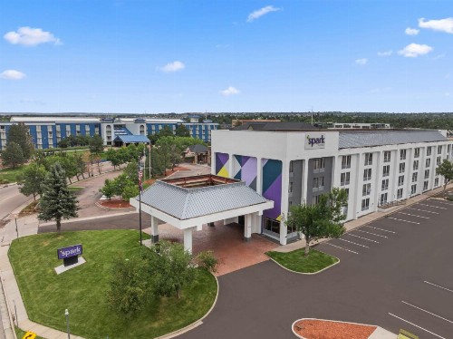 Wingate by Wyndham Colorado Springs - image 3