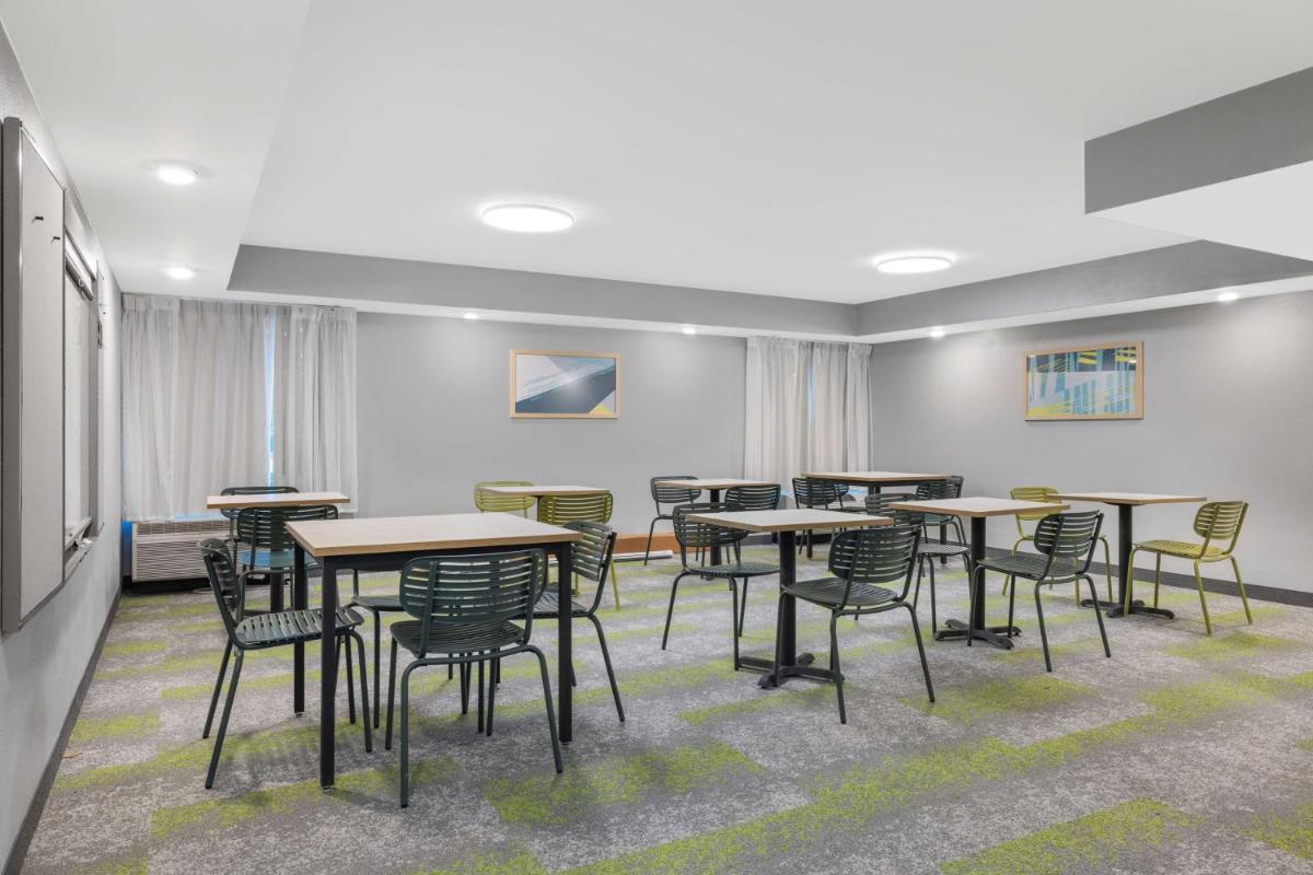 Wingate by Wyndham Colorado Springs - image 6