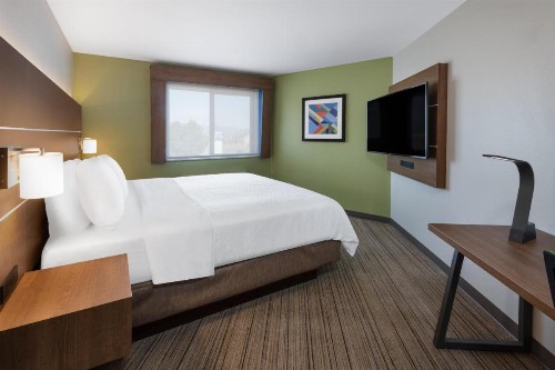 Holiday Inn Express & Suites Colorado Springs-Airport an IHG Hotel - image 18