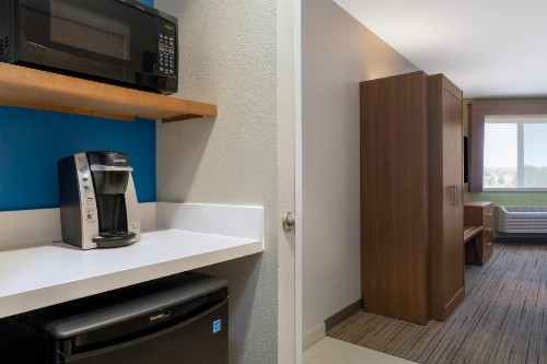 Holiday Inn Express & Suites Colorado Springs-Airport an IHG Hotel - image 20