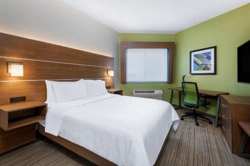 Holiday Inn Express & Suites Colorado Springs-Airport an IHG Hotel - image 32