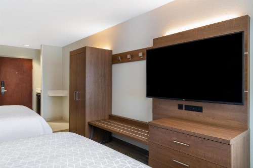 Holiday Inn Express & Suites Colorado Springs-Airport an IHG Hotel - image 41