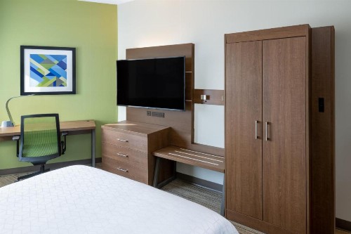Holiday Inn Express & Suites Colorado Springs-Airport an IHG Hotel - image 8