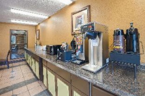 Rodeway Inn - image 11