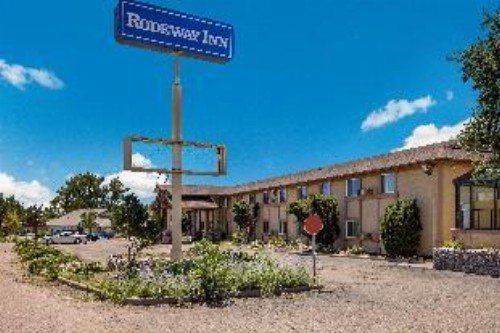 Rodeway Inn - image 13